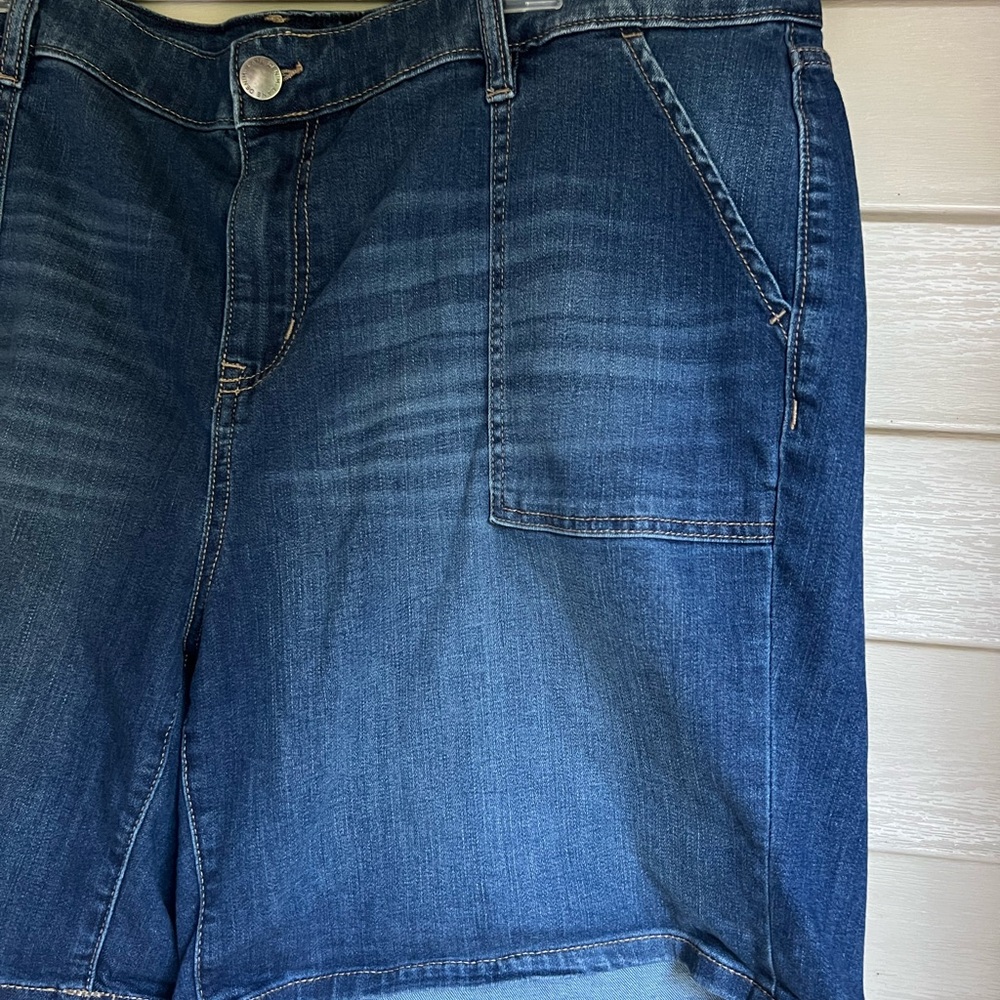 Lane Bryant Mid Rise Girlfriend Shorts Size 20 - Picture 3 of 11